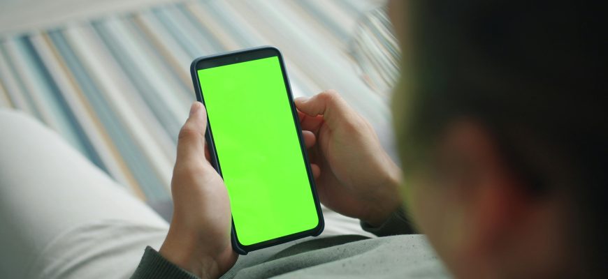 Що робити, якщо екран телефона мерехтить або не вмикається