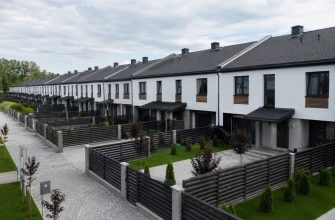 Родичі керівника СБУ Закарпаття стали власниками десятків таунхаусів під Києвом